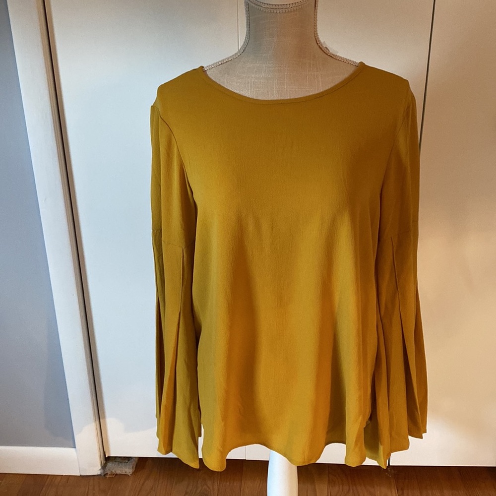 Cupio Medium blouse with bell sleeves